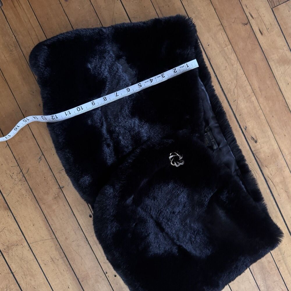 Vintage Christian Lacroix Faux Fur Stole Wrap OS Mob Wife Black Classy Brooch - Picture 7 of 8